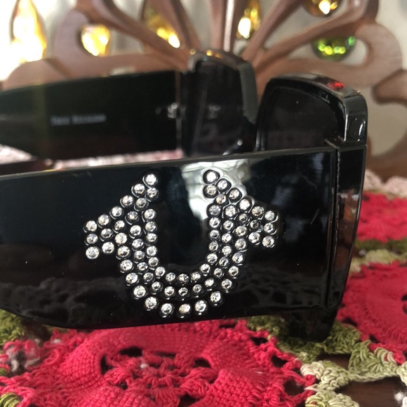 NWT True Religion Black Embellished Horseshoe Oversize Sunglasses - Picture 3 of 5